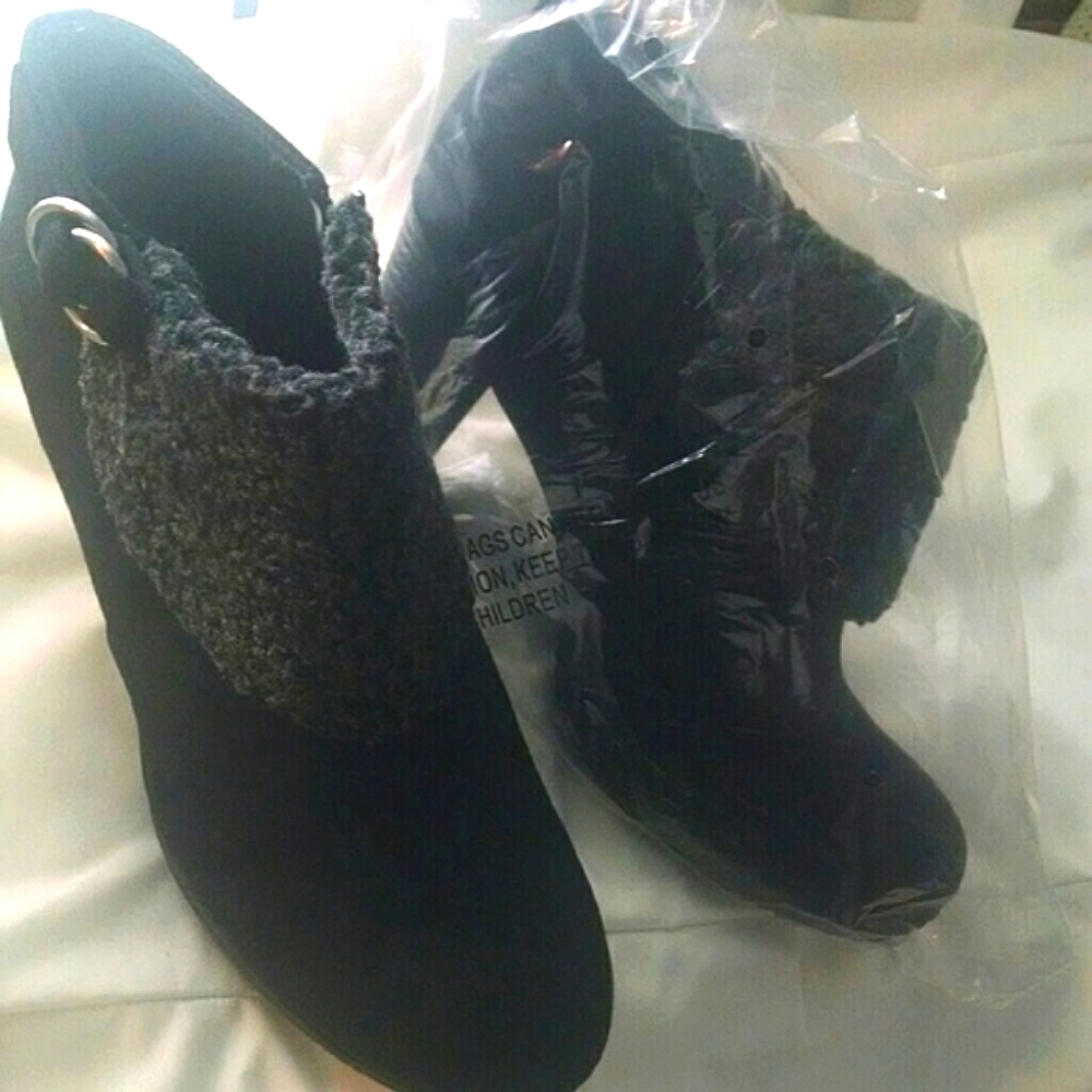 Naturalizer black suede boots, 11W: never worn